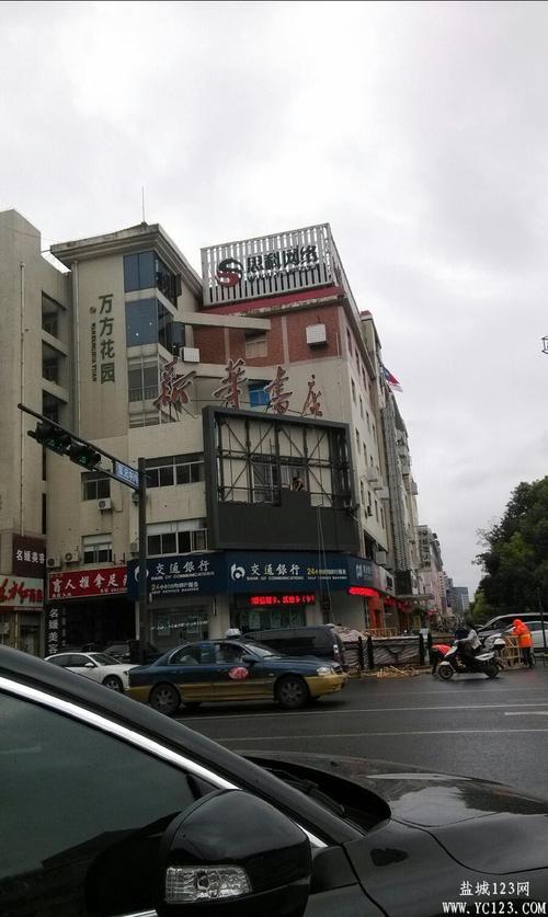 像这种名存实亡的大型广告牌盐城有多少?